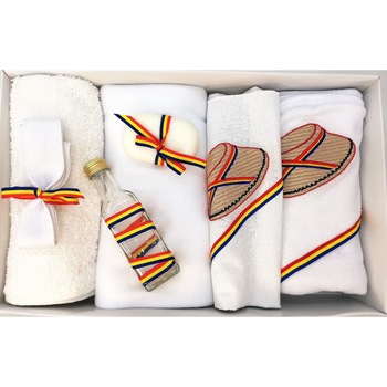 Trusou Botez, 7 Piese, Traditionale, Palarie Paie, Alb/Tricolor, Bumbac Trusou Botez, 7 Piese, Traditionale, Palarie Paie, Alb/Tricolor, Bumbac