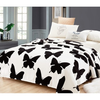 Patura Cocolino moale si pufoasa 2 persoane, alb/negru cu model, Gia13 Patura Cocolino moale si pufoasa 2 persoane, alb/negru cu model, Gia13