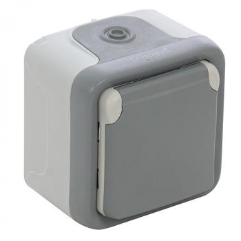 Priza simpla, Legrand, aparenta, cu rama, cu capac, contact de protectie, gri Priza simpla, Legrand, aparenta, cu rama, cu capac, contact de protectie, gri