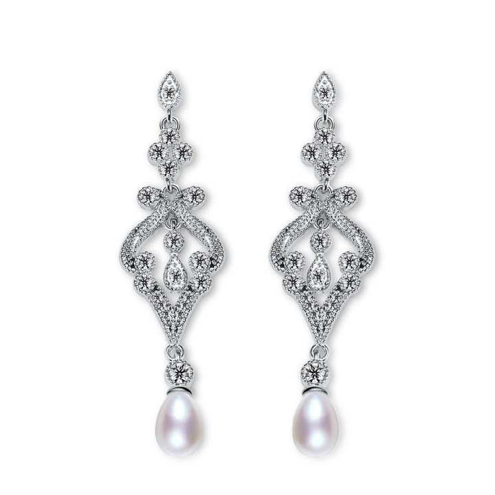 Cercei tip candelabru medii, placati cu aur alb, cu cristale de Zirconiu si perluta, de mireasa, Madamme Bijoux