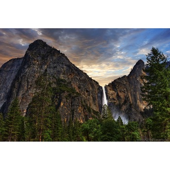 Fototapet Cascada din munti 300 x 200 cm Fototapet Cascada din munti 300 x 200 cm