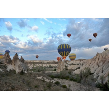 Fototapet de perete autoadeziv si lavabil Un zbor cu balonul 270 x 200 cm Fototapet de perete autoadeziv si lavabil Un zbor cu balonul 270 x 200 cm