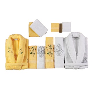 Set baie Belinda 10 piese, 2 halate + 6 prosoape + 2 saculeti, culori galben + alb Set baie Belinda 10 piese, 2 halate + 6 prosoape + 2 saculeti, culori galben + alb