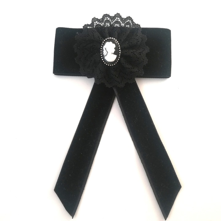 Brosa papion din catifea neagra, dantela neagra si cabochon camee