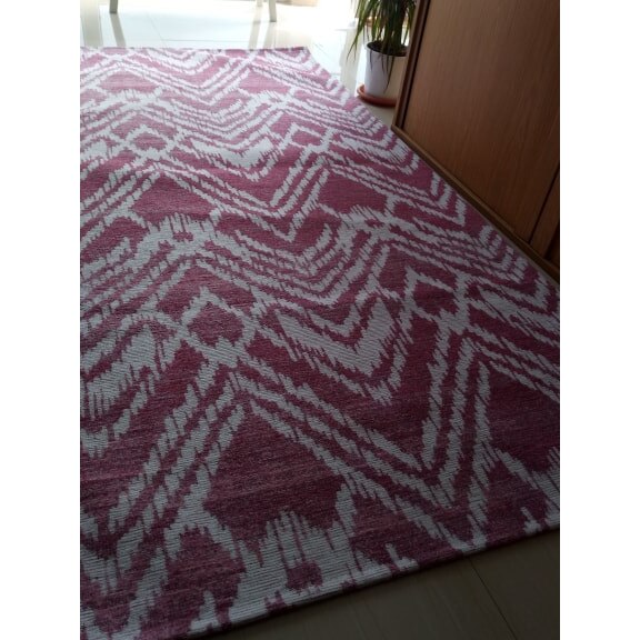 Covor modern bumbac Zela , tip flat , tesut , neplusat, 100x200cm, 1860 g , model valuri alb cu roz