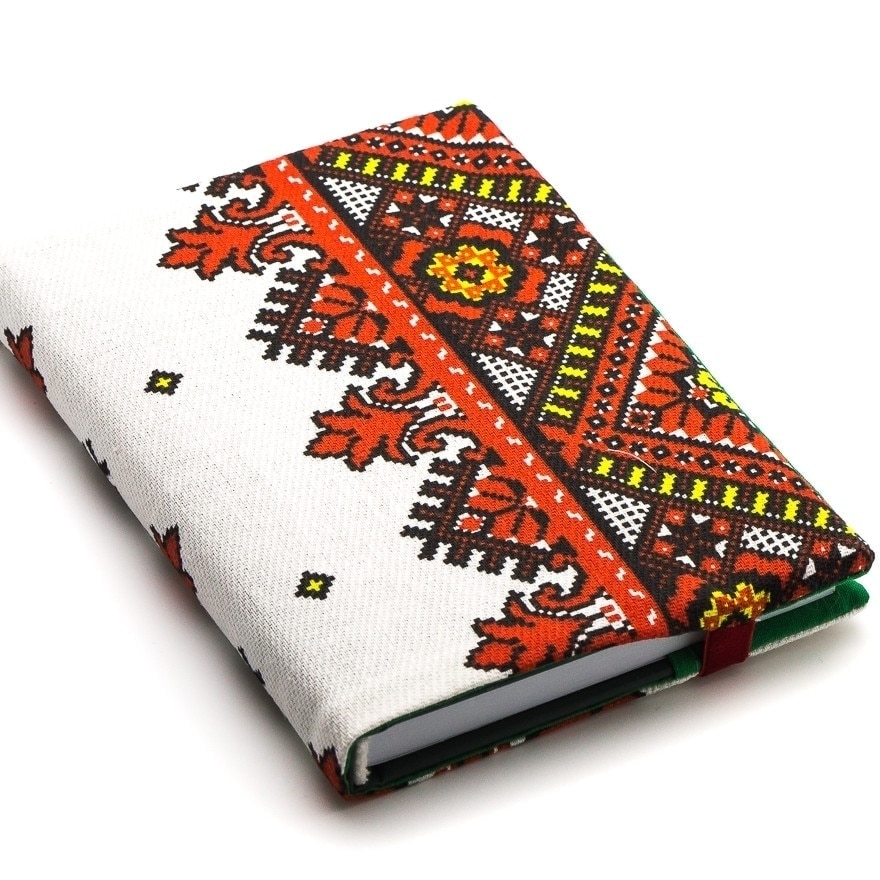 Agenda A6, nedatata, clasica cu coperti textile, semn elastic si model traditional floral