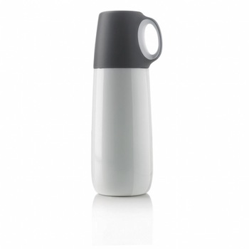 Termos 600 ml, perete dublu, cu maner, XD by AleXer, BP, otel inoxidabil, pp, alb, breloc inclus din piele ecologica si metal Termos 600 ml, perete dublu, cu maner, XD by AleXer, BP, otel inoxidabil, pp, alb, breloc inclus din piele ecologica si metal