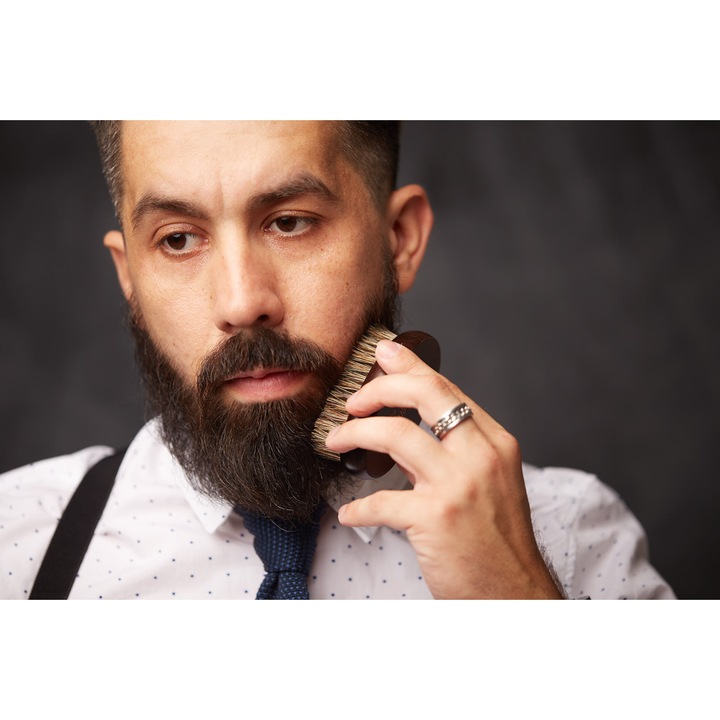 Perie Ingrijire Barba si Mustata 100% din Par de Mistret si Maner de Lemn, The Beard Brave