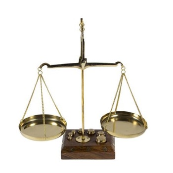 Balanta lemn cu alama, 50 g, India Balanta lemn cu alama, 50 g, India