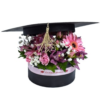 Aranjament Floral pentru Absolvire in Cutie cu Toca Aranjament Floral pentru Absolvire in Cutie cu Toca