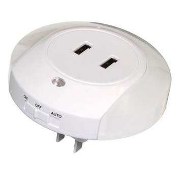 Lumina de veghe 0.3W cu 2 porturi de incarcare USB si Senzor zi/noapte pe modul auto - Phuture Lumina de veghe 0.3W cu 2 porturi de incarcare USB si Senzor zi/noapte pe modul auto - Phuture