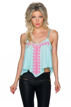 Bluza dama asimetrica, model cu broderie , marime S/M Bluza dama asimetrica, model cu broderie , marime S/M