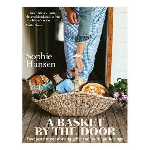A Basket by the Door de SOPHIE HANSEN