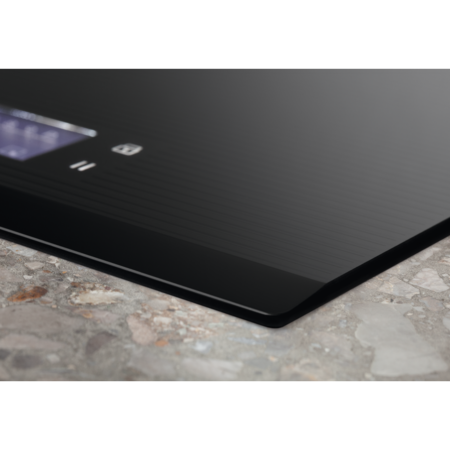 Plita incorporabila Electrolux EIS6648, Inductie, 4 zone de gatit, SensePro, Ecran TFT, Control touch, Booster, Conectivitate hota, Timer, 60 cm, Negru