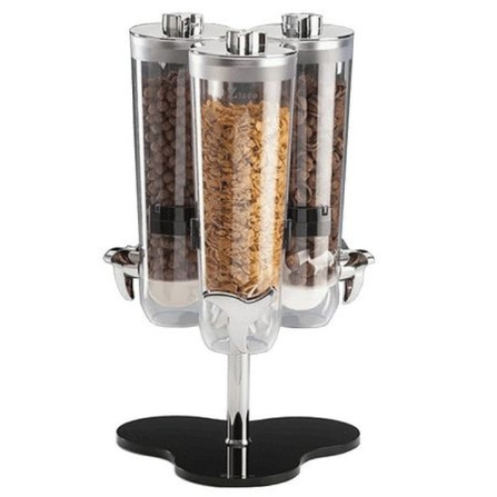 Trei dispensere fulgi de porumb pe un suport acrilic rotativ alb