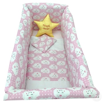 Lenjerie de patut bebelusi 120x60 cm cu aparatori Maxi Deseda Steluta Noapte buna roz Lenjerie de patut bebelusi 120x60 cm cu aparatori Maxi Deseda Steluta Noapte buna roz