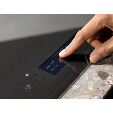 Plita incorporabila Electrolux EIS6648, Inductie, 4 zone de gatit, SensePro, Ecran TFT, Control touch, Booster, Conectivitate hota, Timer, 60 cm, Negru