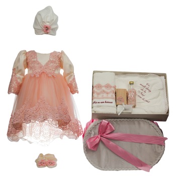 Set botez trei piese asortate, model Elegance, culoare roz, varsta 6-9 luni Set botez trei piese asortate, model Elegance, culoare roz, varsta 6-9 luni