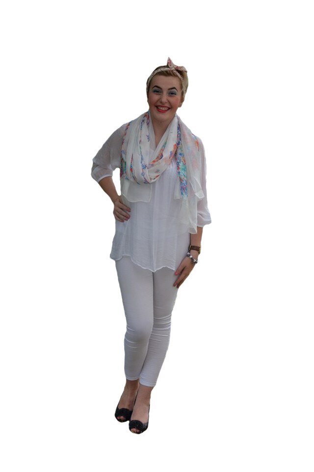 Esarfa fashion de culoare alba cu flori multicolore, material subtire, D&J Exclussive