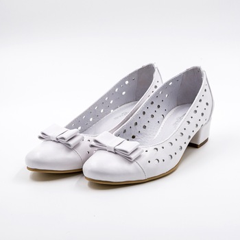 Pantofi clasici,TUNGUS, din piele alba, toc 4 cm, model perforat Pantofi clasici,TUNGUS, din piele alba, toc 4 cm, model perforat
