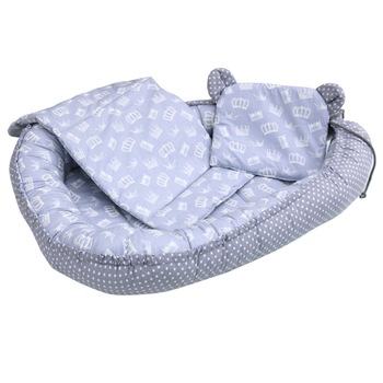 Baby Nest cu pernita si salteluta, fata dubla, 0 - 9 luni , 80 cm x 50 cm x 15 cm Crown -Alb/Gri Baby Nest cu pernita si salteluta, fata dubla, 0 - 9 luni , 80 cm x 50 cm x 15 cm Crown -Alb/Gri