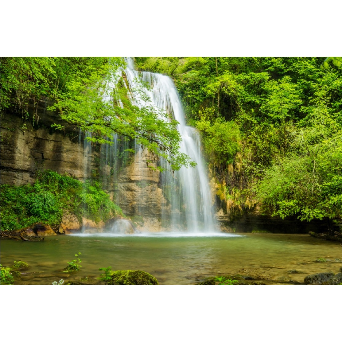 Tablou canvas Cascada alba din padurea verde (105 x 70 cm)