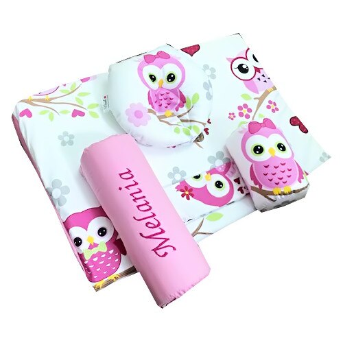 Set Personalizat antiregurgitare si pozitionare cu plan inclinat pentru bebelusi Deseda Bufnite roz