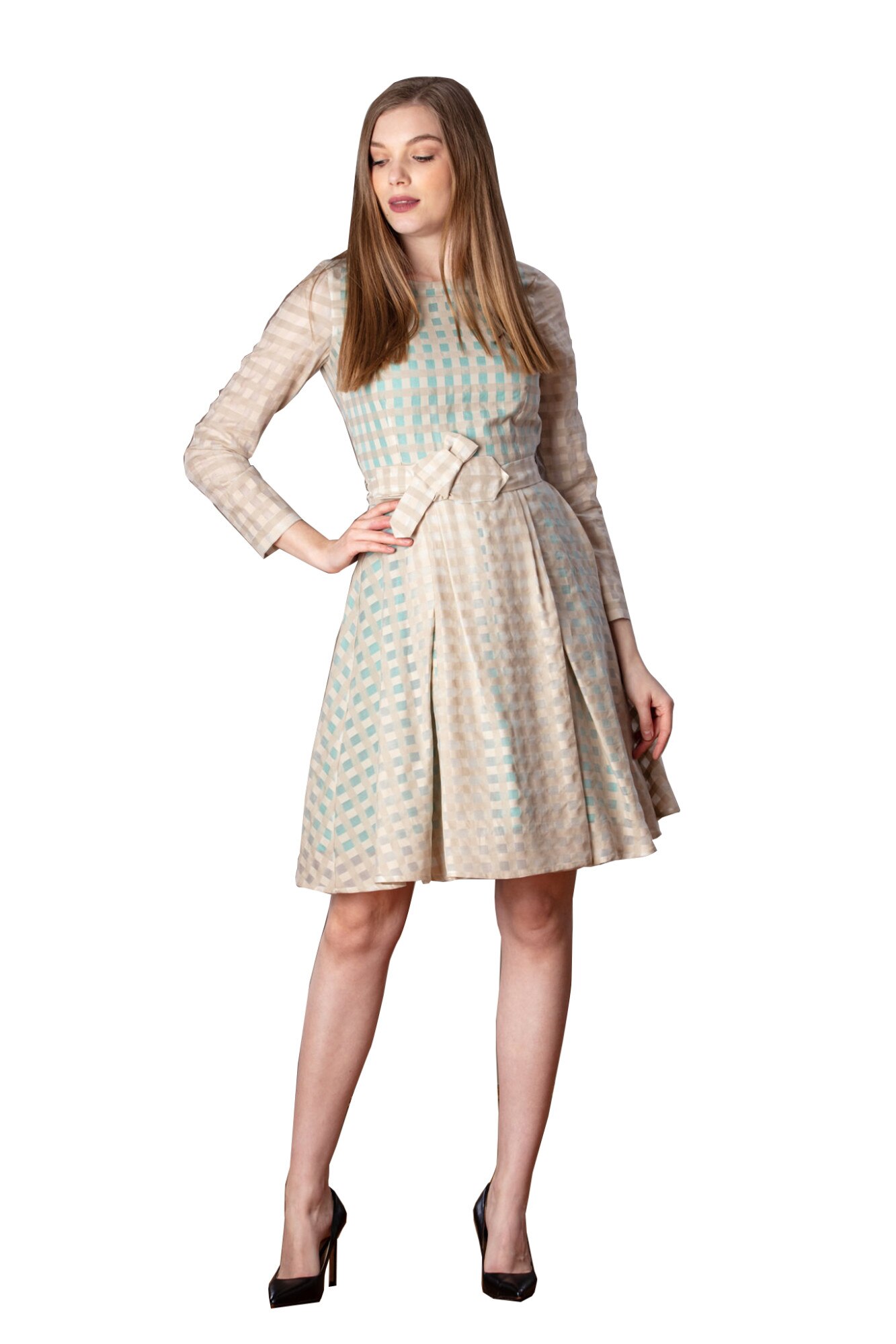 Rochie de zi cu funda, Alla