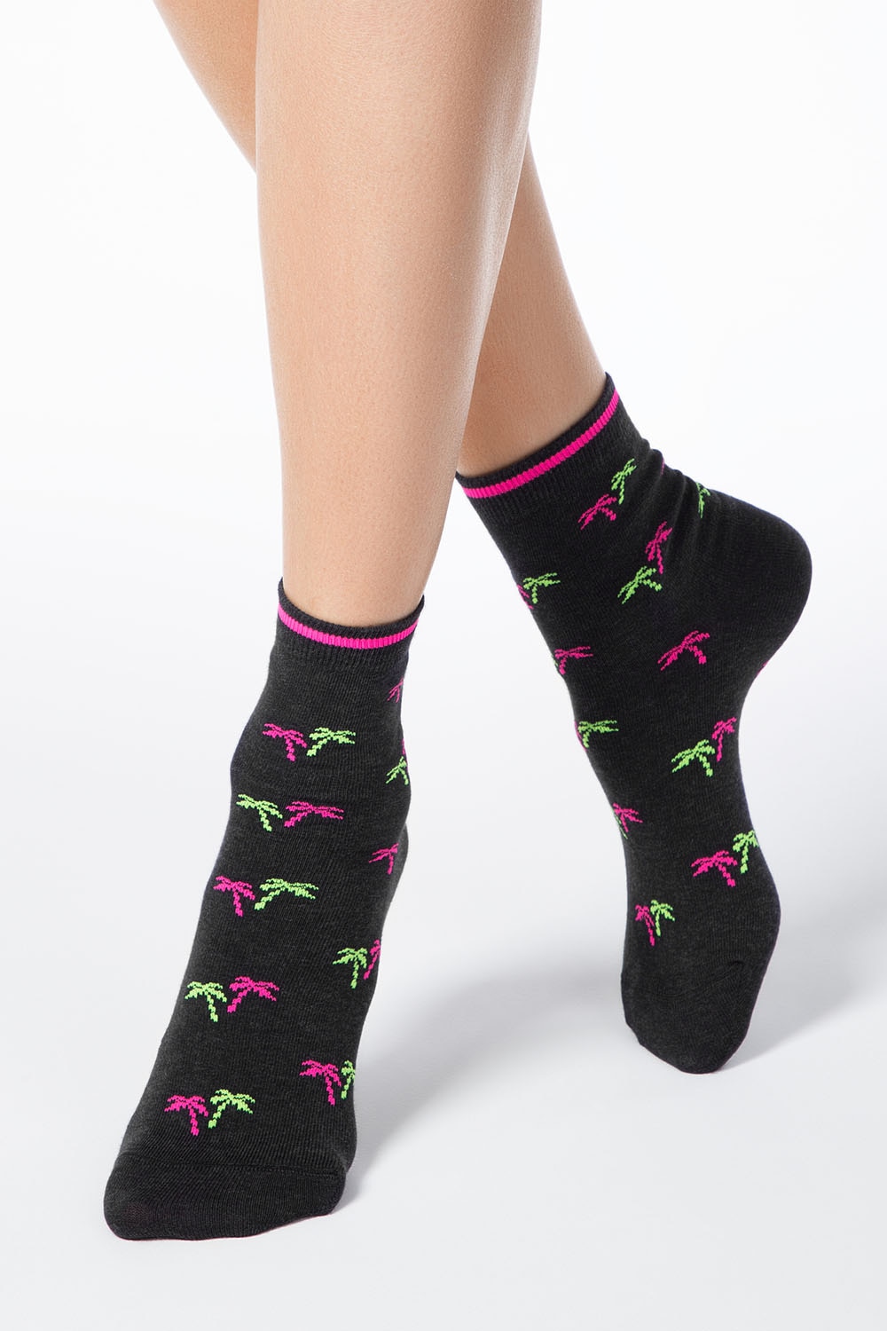 Sosete haioase de bumbac cu model palmieri, Conte Elegant CLASSIC 089, Negru