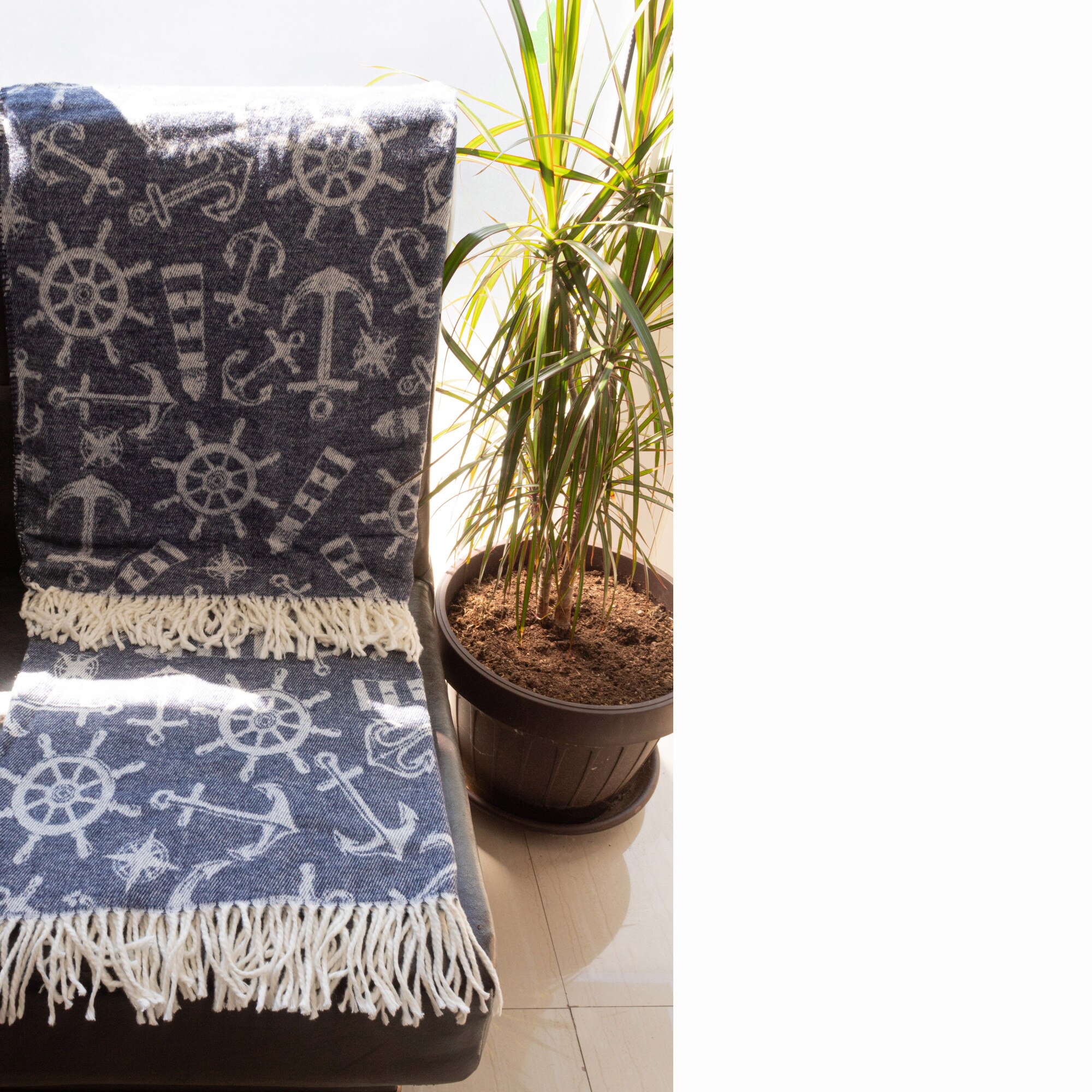 Patura moale cu ciucuri , pat dublu , 180x200cm, tip 86% acril, 7% bumbac, 7% poliester, model albastru, gramaj 1300g/mp