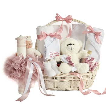 Cos cadou Botez Delicate Baby Girl- Lumanare si Trusou Botez, cadou Nasi, 12 Piese Cos cadou Botez Delicate Baby Girl- Lumanare si Trusou Botez, cadou Nasi, 12 Piese
