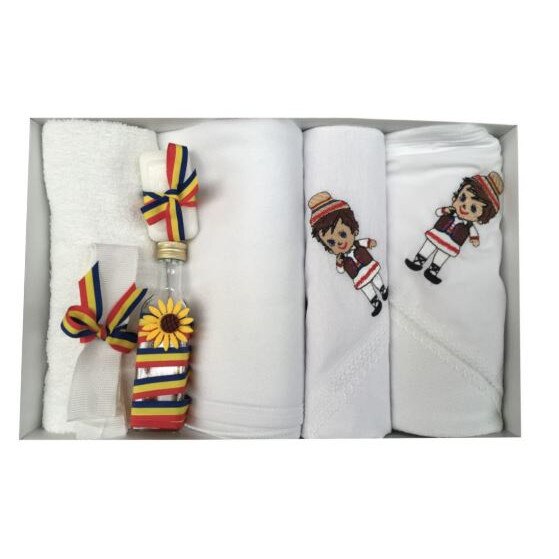 Trusou Botez Traditional cu Baietel Brodat ,7 piese, Alb/Multicolor