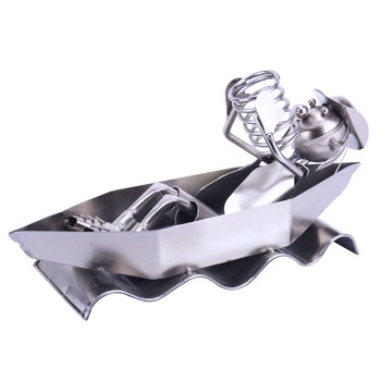 Suport metalic pentru sticla in forma de marinar Liliac, gri, 27 cm Suport metalic pentru sticla in forma de marinar Liliac, gri, 27 cm