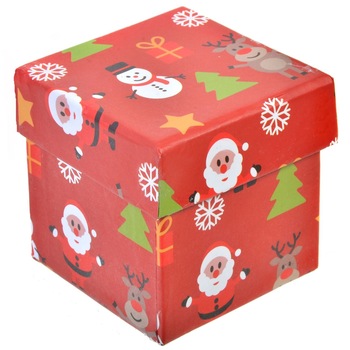 Cutie cadou cu imprimeu Mos Craciun ren si brad, DecorCasa, 6 x 6 cm Cutie cadou cu imprimeu Mos Craciun ren si brad, DecorCasa, 6 x 6 cm