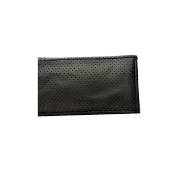 Husa pentru volan CBK01 neagra, din imitatie piele cu gaurele + Racleta CADOU Husa pentru volan CBK01 neagra, din imitatie piele cu gaurele + Racleta CADOU