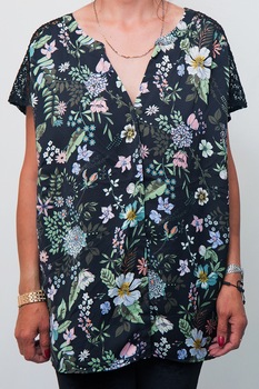 Bluza Kiabi imprimeu floral, Negru Bluza Kiabi imprimeu floral, Negru