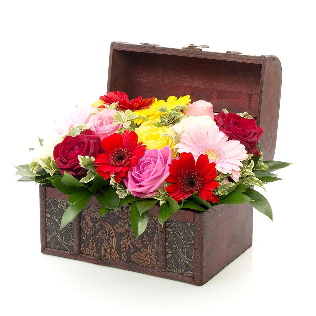 Cufar special cu trandafiri si gerbera