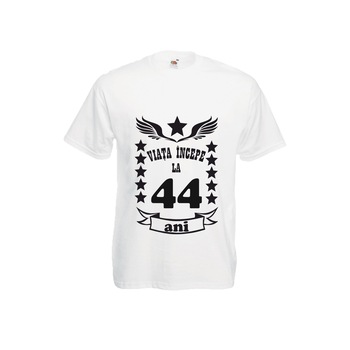 Tricou barbatesc Fruit of the loom Viata incepe la 44 ani alb 2XL Tricou barbatesc Fruit of the loom Viata incepe la 44 ani alb 2XL