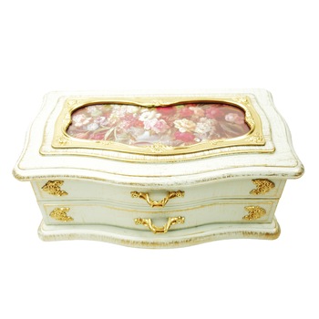 Cutie muzicala vintage pentru bijuterii Liliac, cu flori, alb/crem, 22 x 11 cm Cutie muzicala vintage pentru bijuterii Liliac, cu flori, alb/crem, 22 x 11 cm