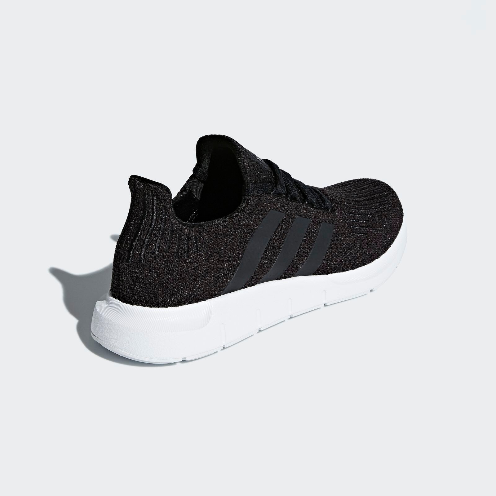 Pantofi sport Adidas Swift Run B37726 Barbati Negru 44 2 3 eMAG.ro