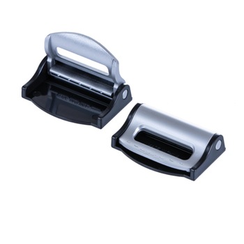 Set ornament centura siguranta cu clips 4Cars 96702, latime 8.5 cm Set ornament centura siguranta cu clips 4Cars 96702, latime 8.5 cm