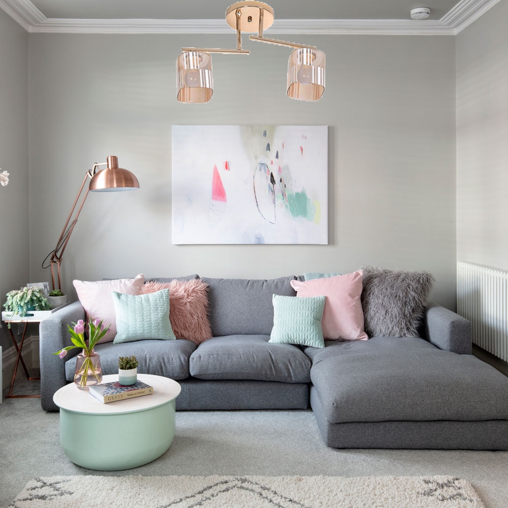 Lustra Irena metal auriu,abajur sticla crem cu model,2X60W,dulie E27