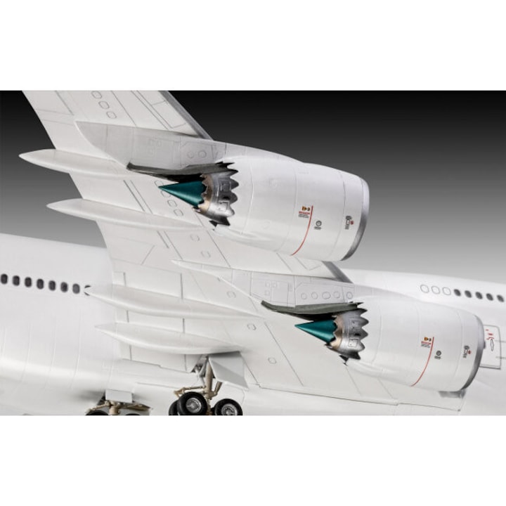 Macheta aeromodel Boeing 747-8 Lufthansa New Livery Revell, 172 piese, Alb/Albastru