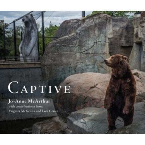 Captive, Jo-Anne McArthur (Author)