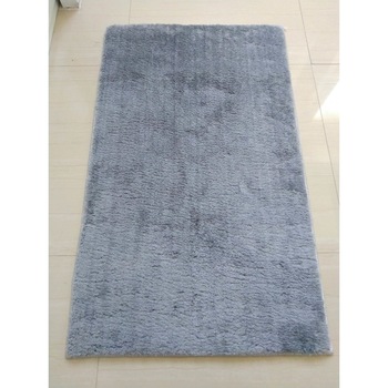 Covor Shaggy tip blanita artificiala,160x225 cm, poliester 100%, gramaj 5040g, dos antislip PVC cu puncte, model rectangular gri Covor Shaggy tip blanita artificiala,160x225 cm, poliester 100%, gramaj 5040g, dos antislip PVC cu puncte, model rectangular gri