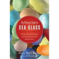 The Ultimate Guide to Sea Glass: Beach Comber's Edition: Finding, Collecting, Identifying, and Using the Ocean's Most Beautiful Stones, Mary Beth Beuke (Photographer)