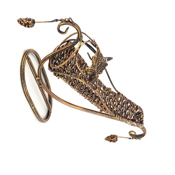 Suport sticla din metal ,impletit partial cu rachita Suport sticla din metal ,impletit partial cu rachita