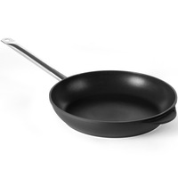 Tigaie Titanium Profesional 32x(H)5.5 cm, din aluminiu turnat cu 2 straturi titan antiaderente titan, Hendi, maner inox