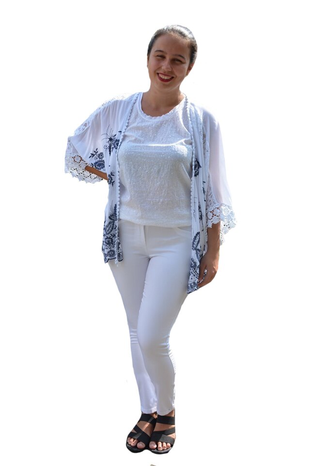 Bluza tip cartigan Eve model brodat cu flori albastre si insertii de dantela,D&J Exclussive, Alb