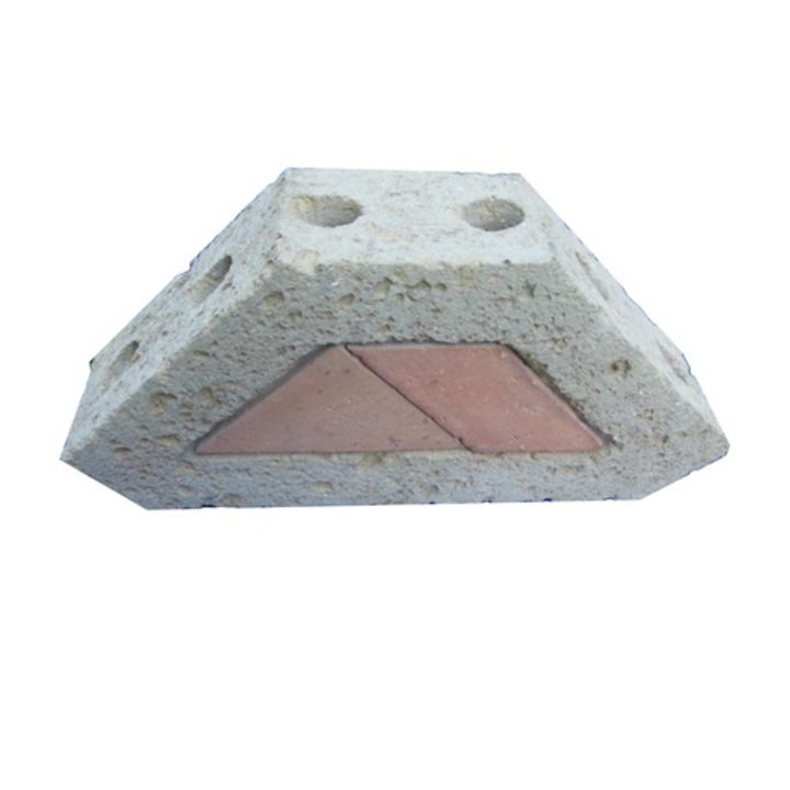 Egyedi készítésű Exlusív bortartó, régi kalapácsos tégladíszítéssel, 6 db borosüveg tárolására alkalmas típus